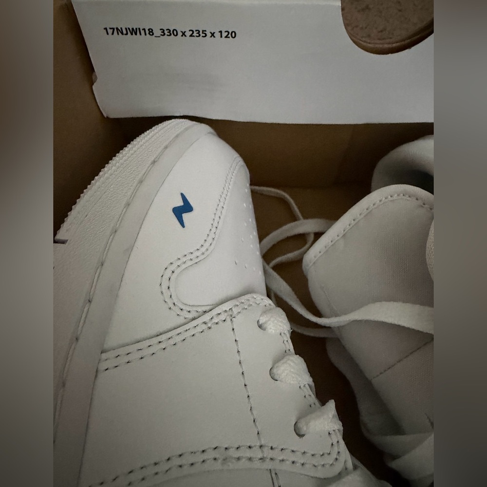 NIKE AIR JORDAN 1 Low Triple White Women's Sz 11 DV0990-111 (New in Box) - Picture 11 of 12